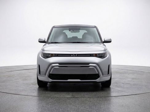 Used 2025 Kia Soul LX w/ LX Technology Package image 2