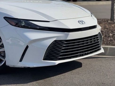 Used 2025 Toyota Camry LE image 3