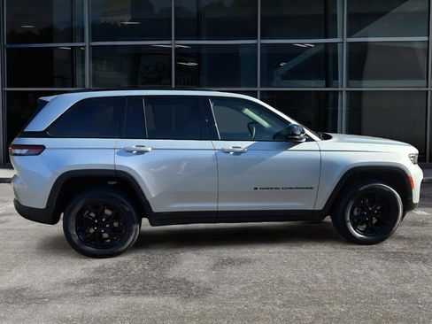 New 2025 Jeep Grand Cherokee Altitude image 6