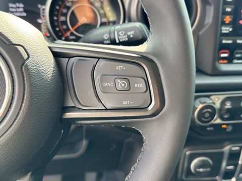 Used 2023 Jeep Gladiator Sport AWD/4WD image 29