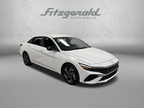 Used 2025 Hyundai Elantra Sport FWD image 8