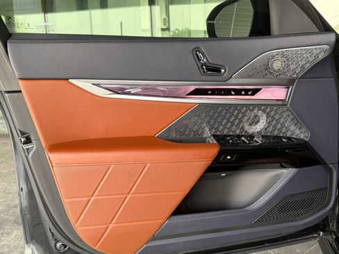 Used 2024 BMW 760i xDrive image 21