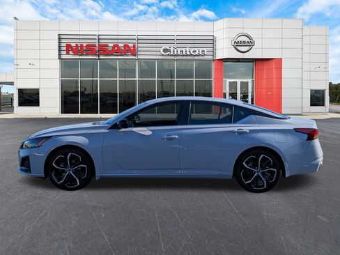 New 2025 Nissan Altima 2.5 SR image 6