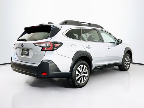 Used 2024 Subaru Outback Premium image 9