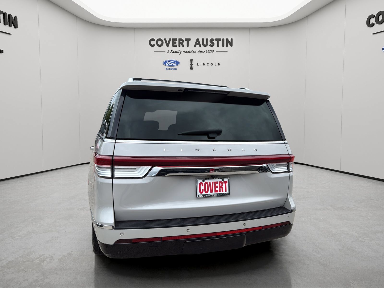 Used 2023 Lincoln Navigator L Reserve AWD/4WD image 4