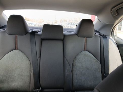 Used 2020 Toyota Camry LE image 18