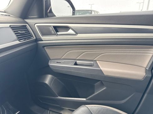 Used 2021 Volkswagen Atlas Cross Sport SEL image 25