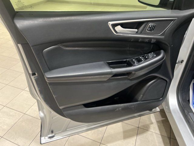 Used 2016 Ford Edge Titanium w/ Equipment Group 301A FWD image 22