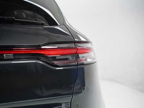 Certified 2025 Porsche Macan image 12