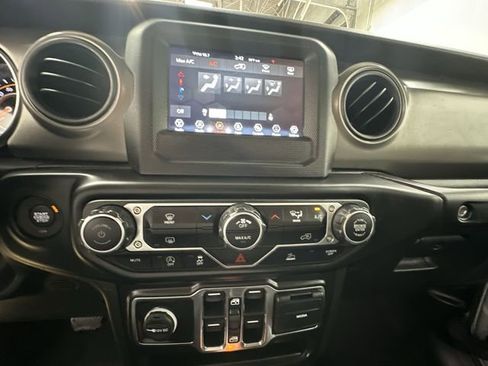 Used 2023 Jeep Wrangler Sport S image 17