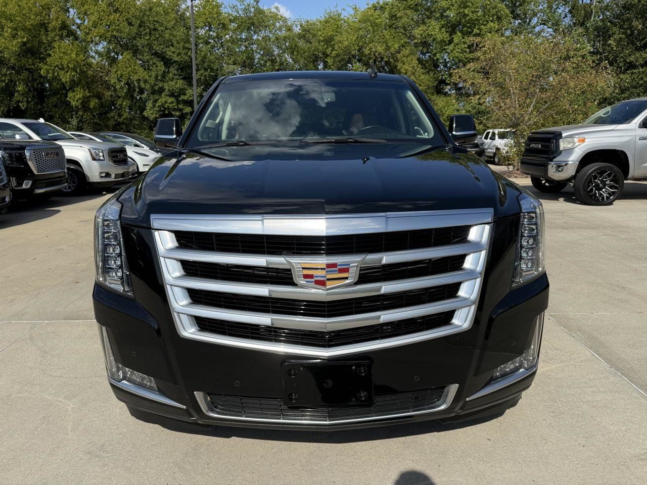 Used 2015 Cadillac Escalade Luxury AWD/4WD image 2