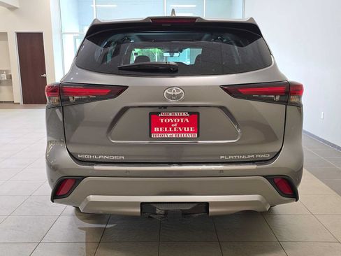 New 2026 Toyota Highlander Platinum AWD/4WD image 5