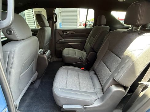 Used 2025 Chevrolet Traverse LT FWD image 14