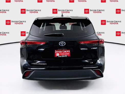 Used 2023 Toyota Highlander LE AWD/4WD image 6