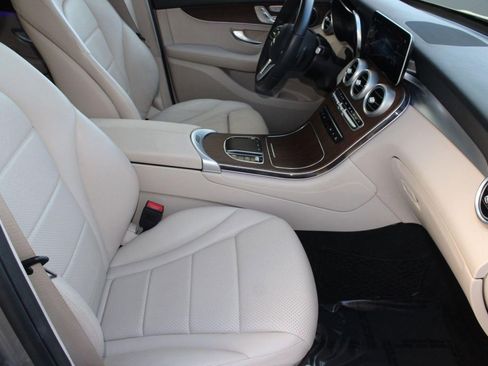 Used 2020 Mercedes-Benz GLC 300 image 31