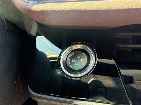 Certified 2025 Buick Envision Sport Touring AWD/4WD image 17