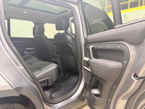 Used 2022 Land Rover Defender 110 S AWD/4WD image 45