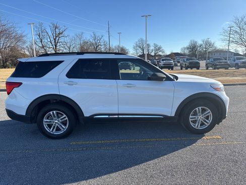 Used 2024 Ford Explorer XLT w/ Equipment Group 202A image 6