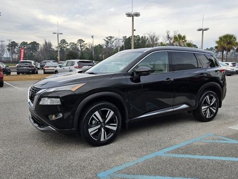 Used 2023 Nissan Rogue SL w/ SL Premium Package image 2