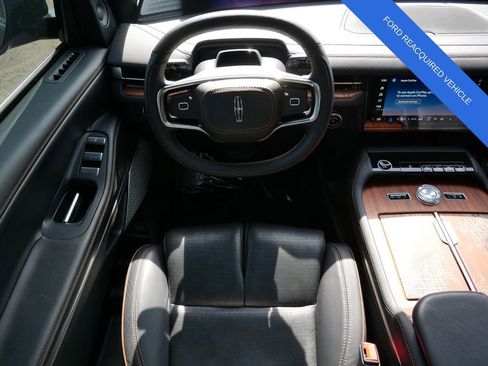 Used 2025 Lincoln Navigator L Black Label image 12