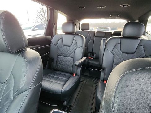 Used 2025 Kia Telluride AWD image 12