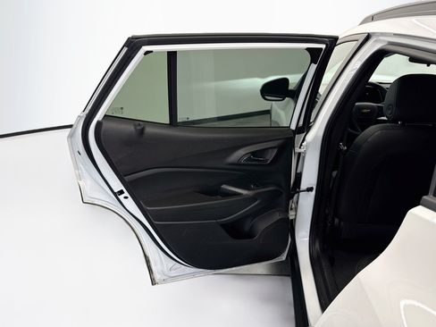 Used 2025 Chevrolet Trax LT FWD image 24