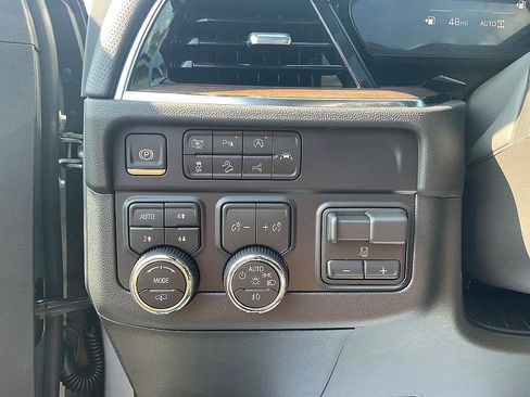 New 2025 Chevrolet Suburban High Country image 33