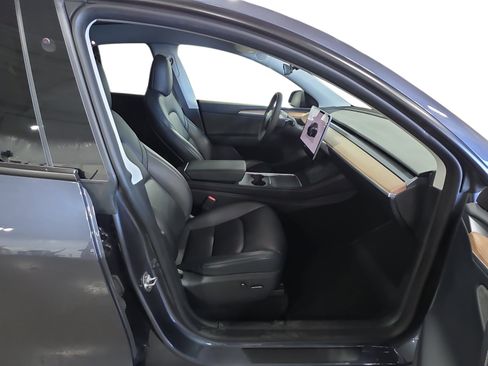 Certified 2023 Tesla Model Y Long Range AWD/4WD image 13