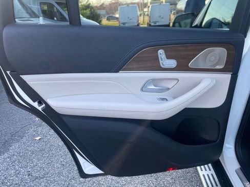 Certified 2022 Mercedes-Benz GLS 450 4MATIC image 21