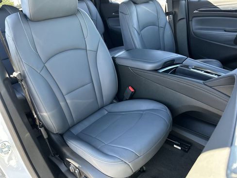 Used 2024 Buick Enclave Essence w/ Technology Package FWD image 28