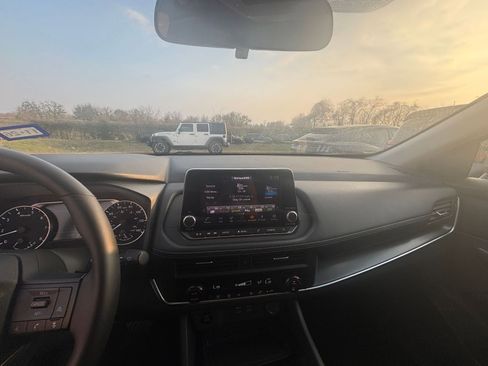 Used 2025 Nissan Rogue SV image 33