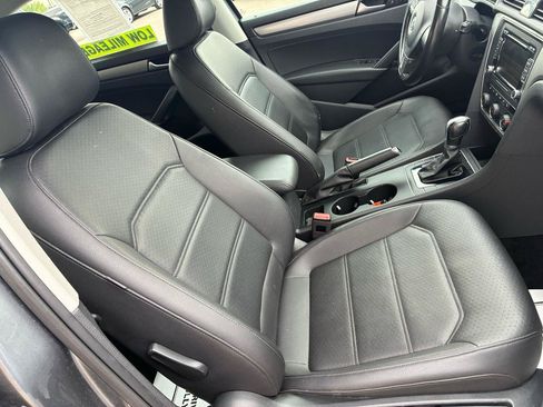 Used 2015 Volkswagen Passat 1.8T Limited Edition FWD image 11