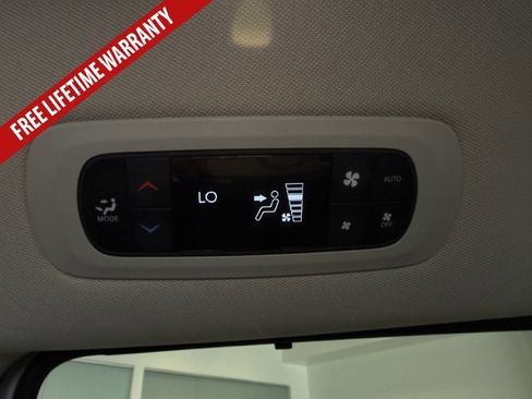 Used 2023 Chrysler Pacifica Touring-L FWD image 45