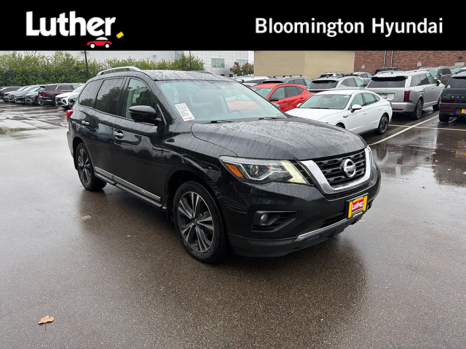 Used 2017 Nissan Pathfinder Platinum AWD/4WD image 1