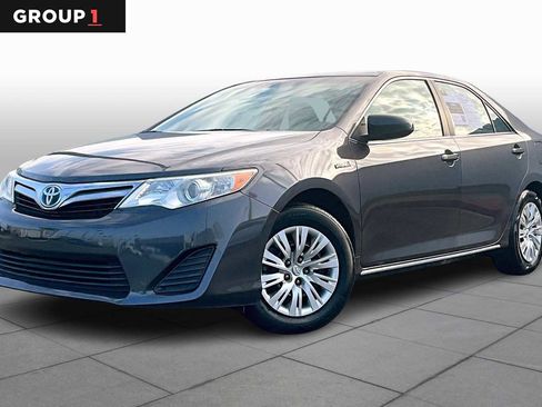 Used 2014 Toyota Camry LE image 1