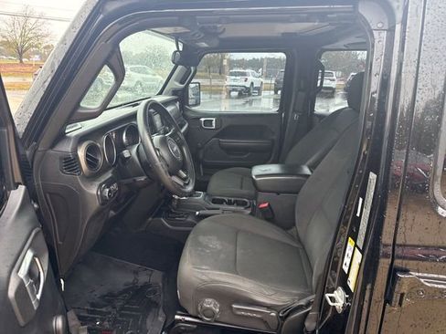 Used 2018 Jeep Wrangler Unlimited Sport image 9