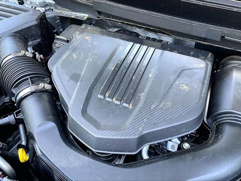 Used 2024 Chevrolet Traverse RS w/ LPO, Floor Liner Package FWD image 32
