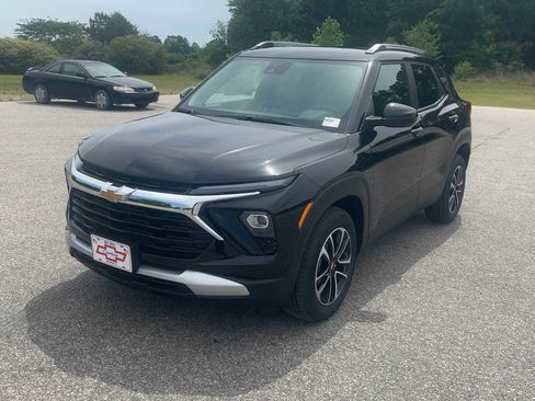 New 2026 Chevrolet TrailBlazer LT FWD image 2