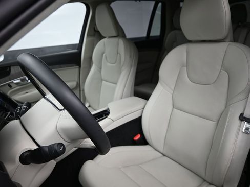 Used 2023 Volvo XC90 B6 Ultimate w/ Lounge Package image 10