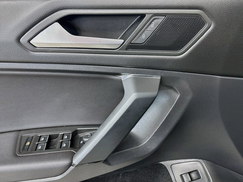 Used 2019 Volkswagen Tiguan SEL FWD image 23