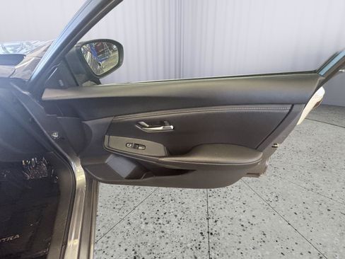 Used 2024 Nissan Sentra SV FWD image 14