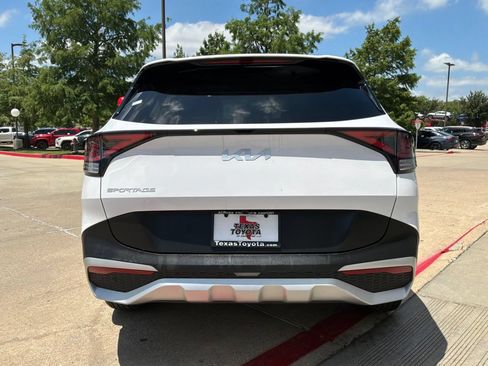 Used 2025 Kia Sportage LX FWD image 7