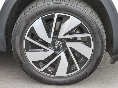 Used 2024 Volkswagen Atlas SE image 12