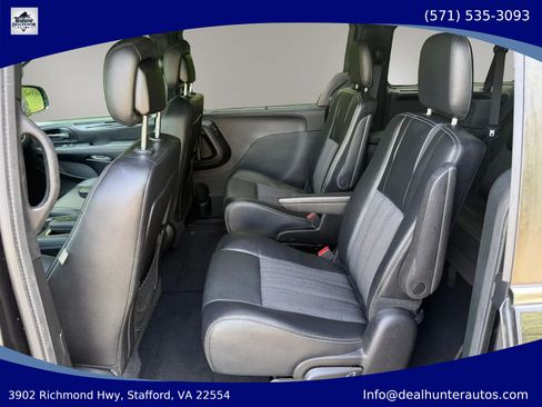 Used 2015 Chrysler Town & Country S FWD image 21