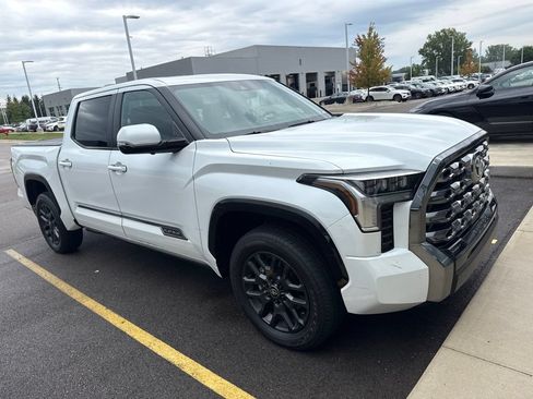 Used 2025 Toyota Tundra Platinum AWD/4WD image 3