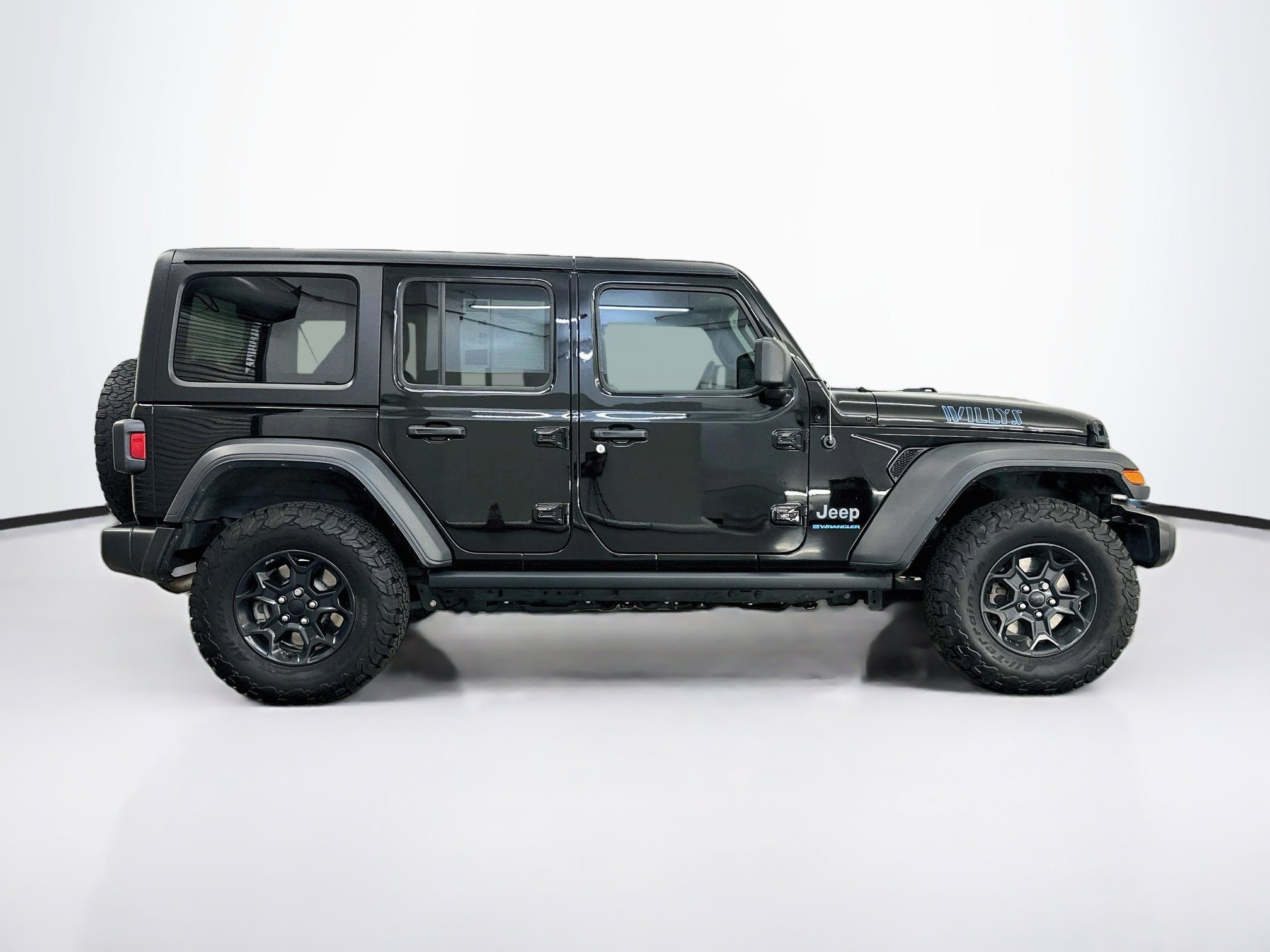 Used 2023 Jeep Wrangler Unlimited w/ Cold Weather Group AWD/4WD image 10