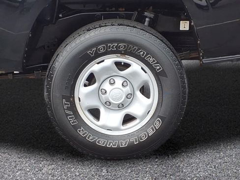 Used 2022 Toyota Tacoma SR RWD image 3