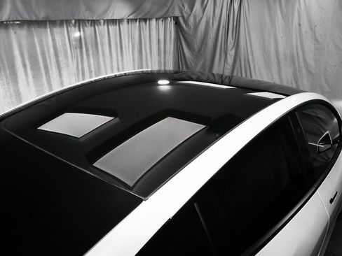 Used 2022 Tesla Model Y Long Range image 80