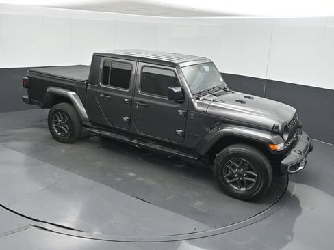 Used 2024 Jeep Gladiator Sport AWD/4WD image 41