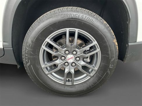 Used 2025 GMC Acadia Elevation image 8